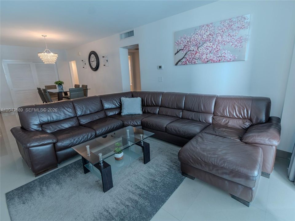 En Venta: $549,500 (2 camas, 2 baños, 1178 Pies cuadrados)