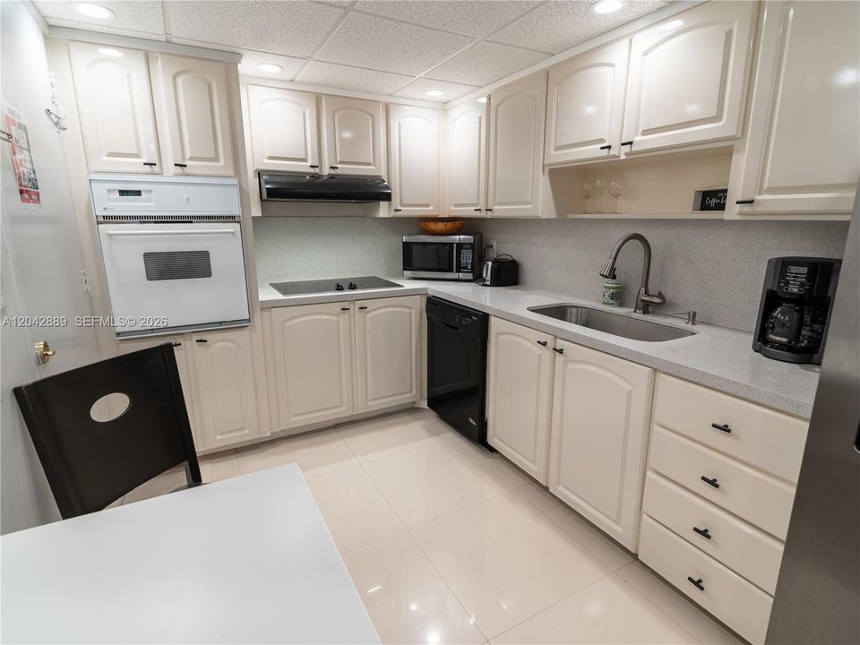 En Venta: $549,500 (2 camas, 2 baños, 1178 Pies cuadrados)