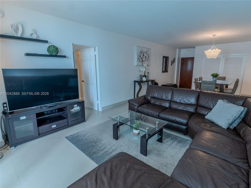 En Venta: $549,500 (2 camas, 2 baños, 1178 Pies cuadrados)
