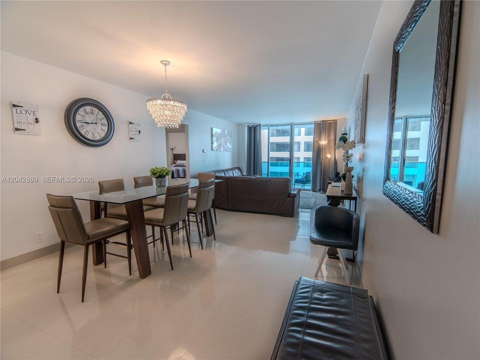 En Venta: $549,500 (2 camas, 2 baños, 1178 Pies cuadrados)