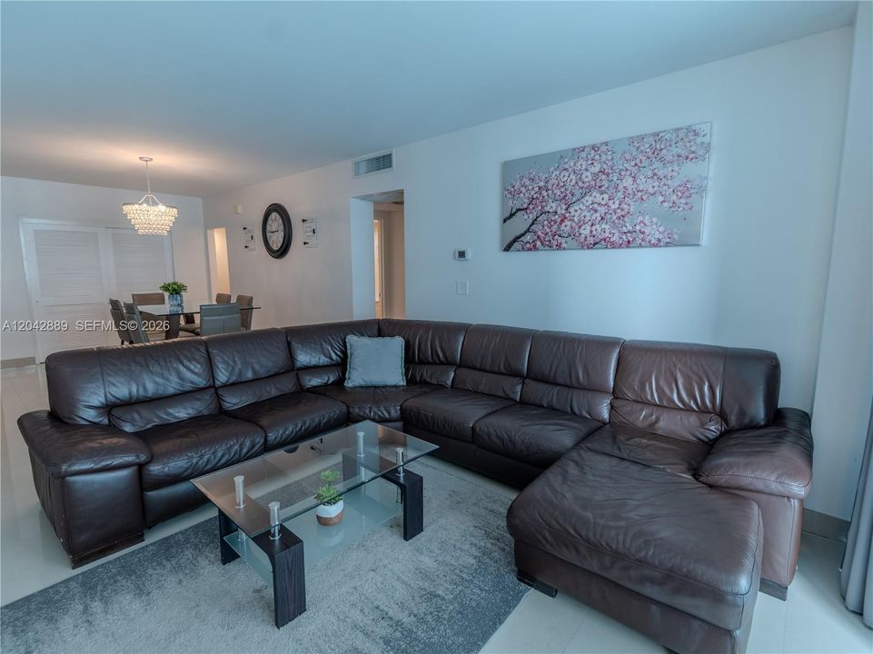 En Venta: $549,500 (2 camas, 2 baños, 1178 Pies cuadrados)