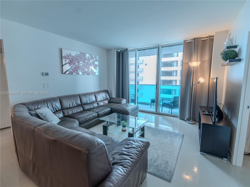 En Venta: $549,500 (2 camas, 2 baños, 1178 Pies cuadrados)
