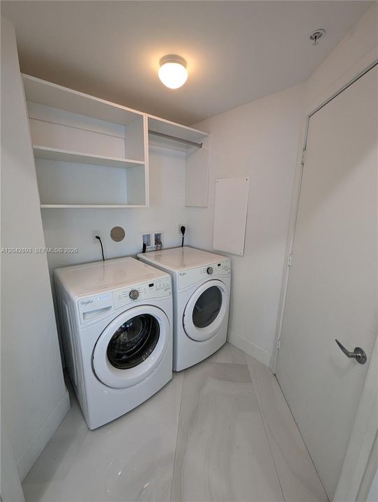 В аренду: $8,000 (2 спален, 2 ванн, 1836 Квадратных фут)