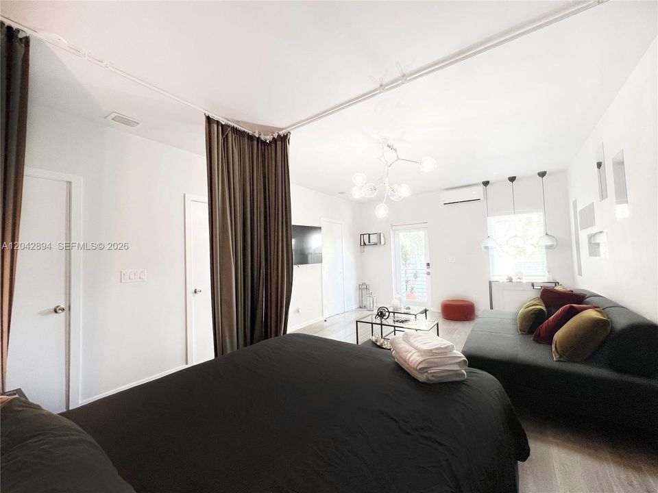 В аренду: $2,000 (1 спален, 1 ванн, 2134 Квадратных фут)