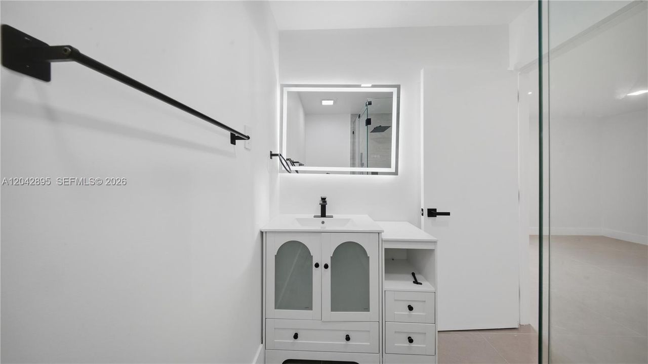На продажу: $729,000 (4 спален, 3 ванн, 1872 Квадратных фут)