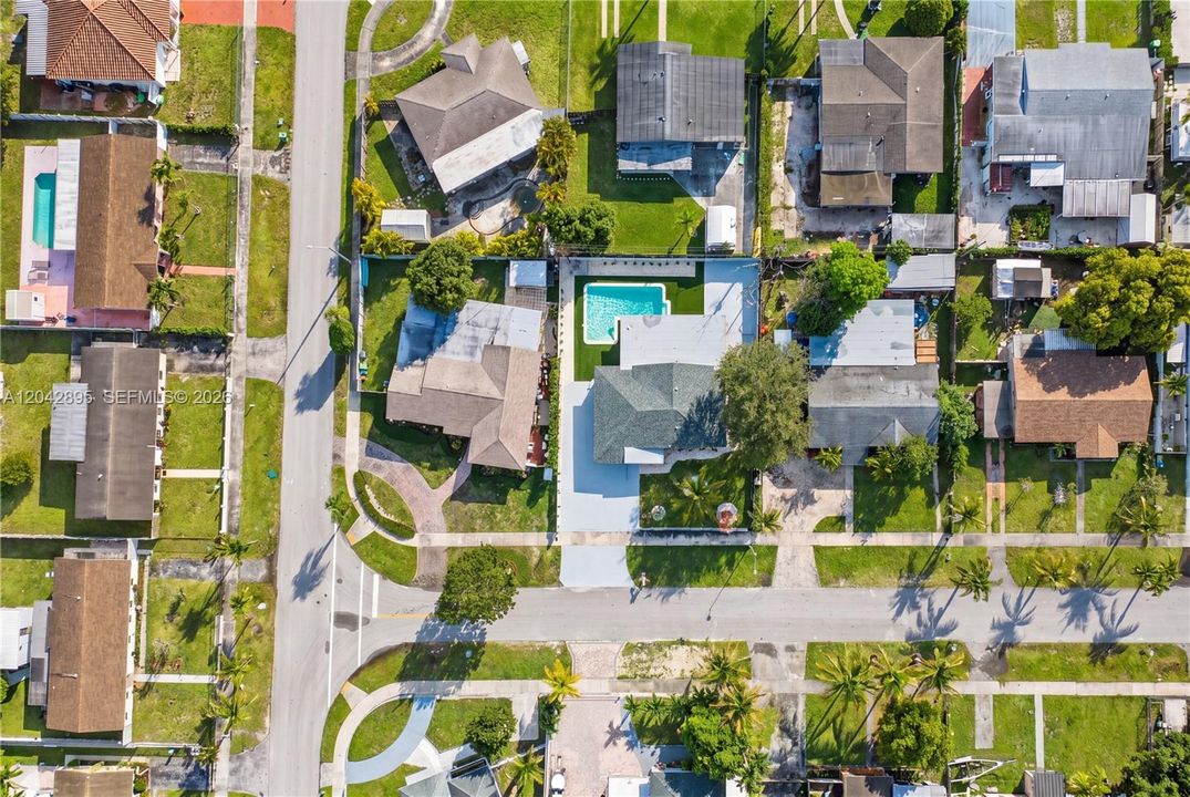 На продажу: $729,000 (4 спален, 3 ванн, 1872 Квадратных фут)