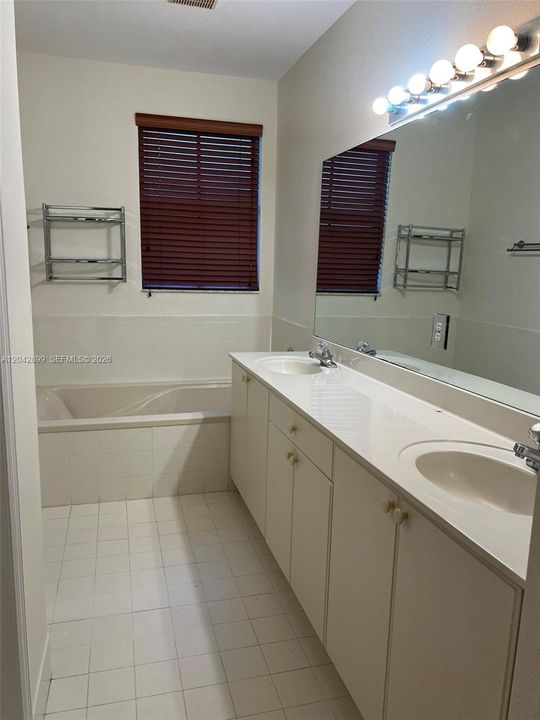 В аренду: $4,500 (4 спален, 2 ванн, 2184 Квадратных фут)