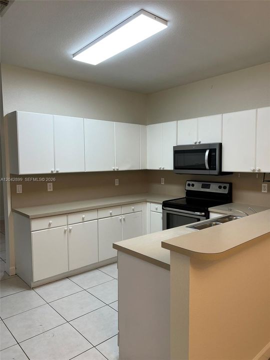 В аренду: $4,500 (4 спален, 2 ванн, 2184 Квадратных фут)
