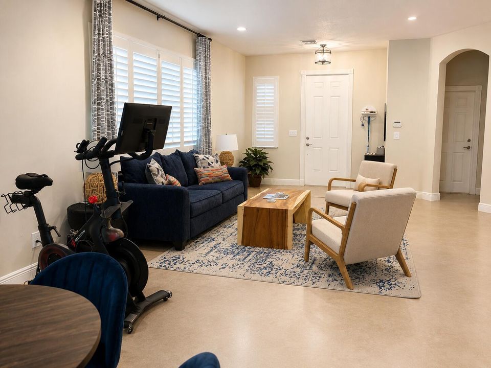 2200 MB Living Room
