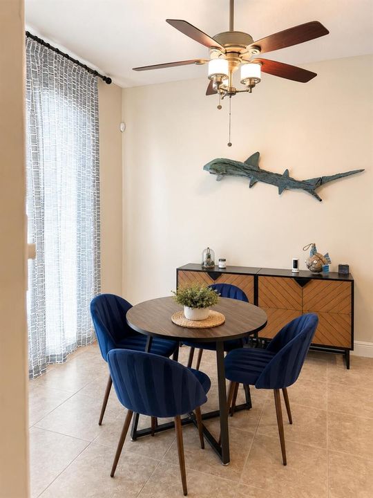 2200 MB Living Room Dining Area