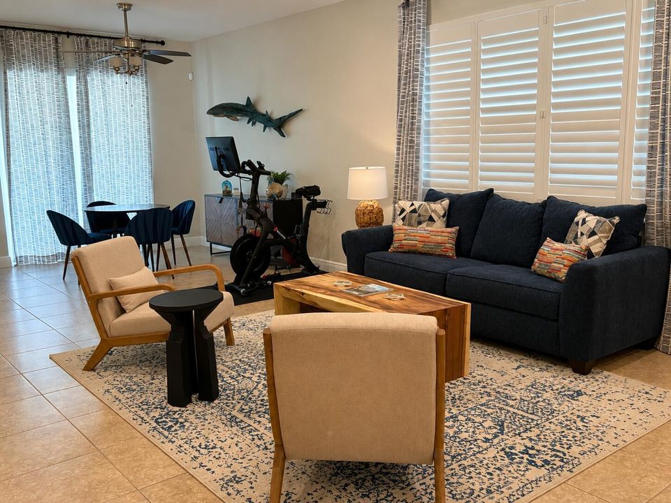 2200 MB Living and Dining Room