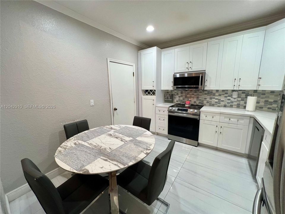 В аренду: $2,950 (3 спален, 2 ванн, 1396 Квадратных фут)