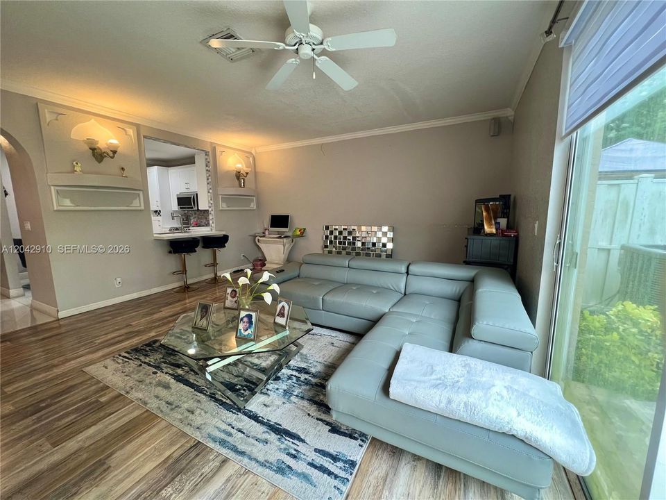 В аренду: $2,950 (3 спален, 2 ванн, 1396 Квадратных фут)
