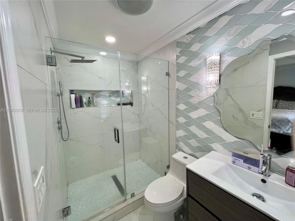 MAIN BATHROOM
