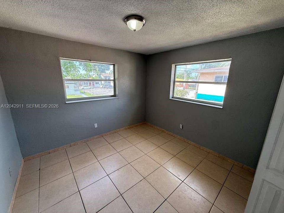 For Rent: $1,850 (2 beds, 1 baths, 677 Square Feet)