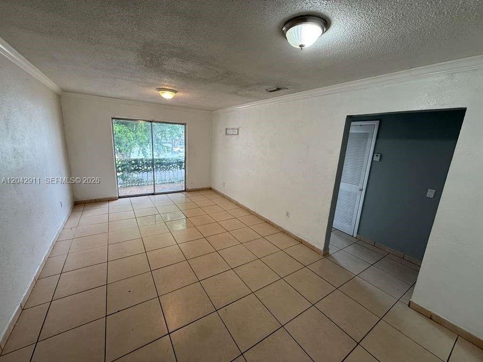 For Rent: $1,850 (2 beds, 1 baths, 677 Square Feet)