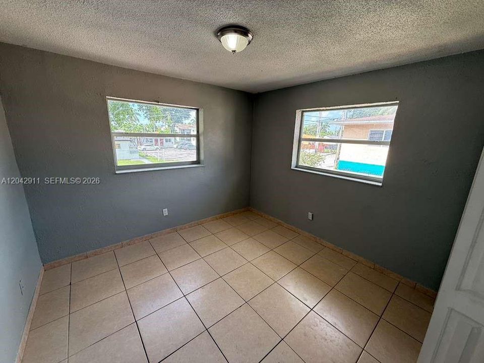 For Rent: $1,850 (2 beds, 1 baths, 677 Square Feet)
