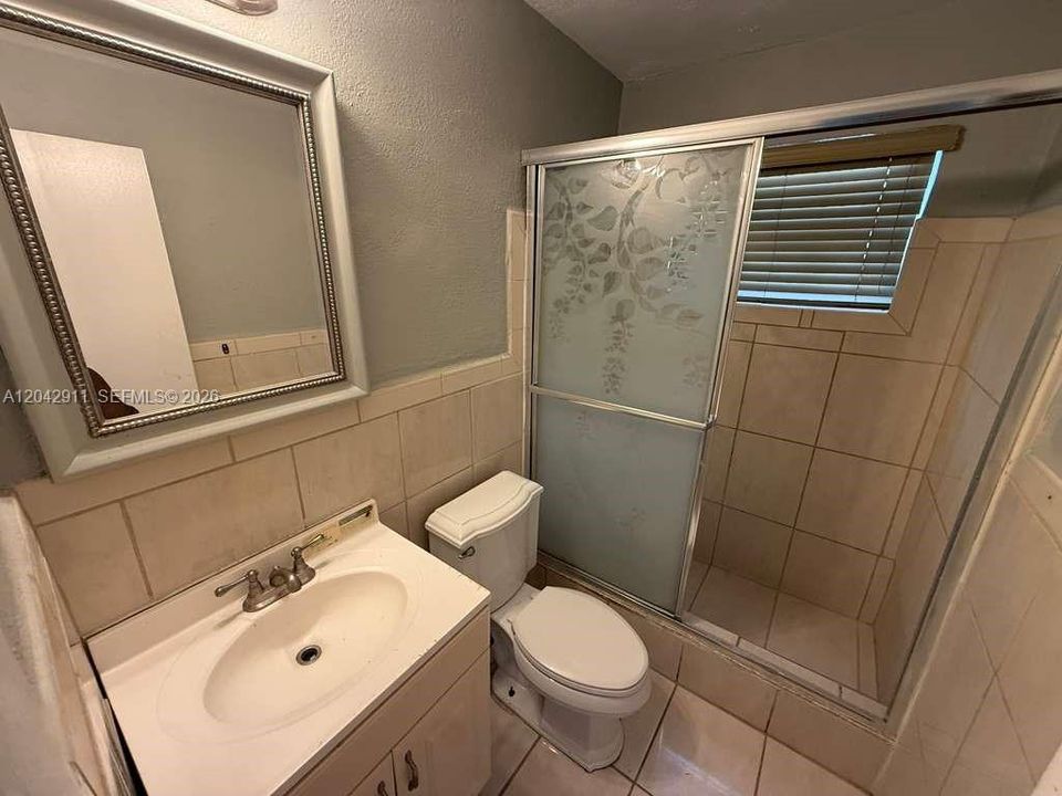 For Rent: $1,850 (2 beds, 1 baths, 677 Square Feet)