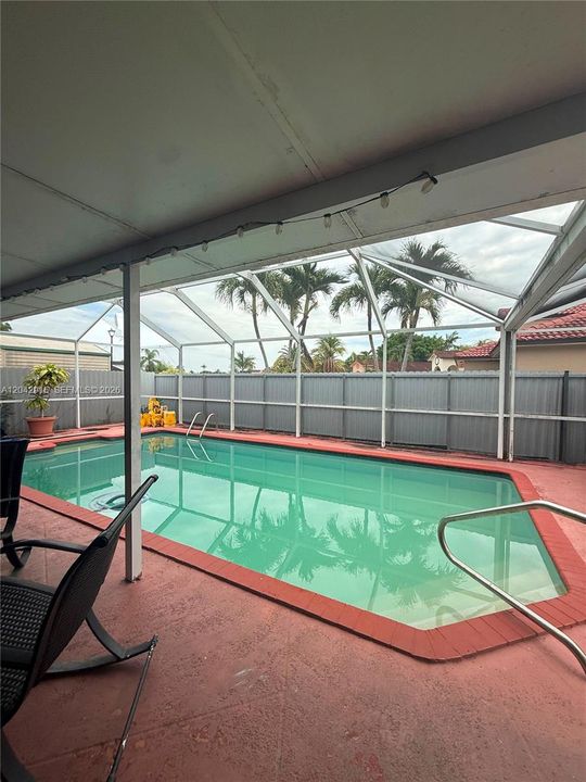 For Sale: $650,000 (4 beds, 2 baths, 1829 Square Feet)