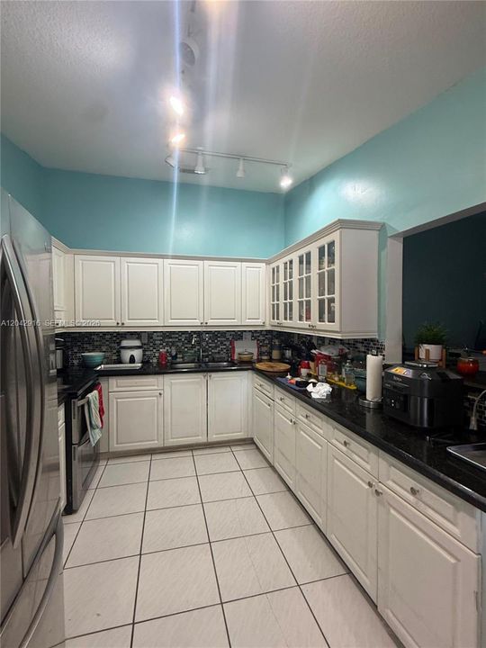 For Sale: $650,000 (4 beds, 2 baths, 1829 Square Feet)
