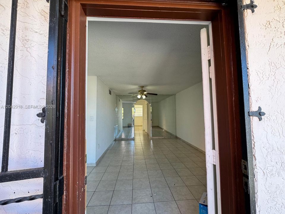 For Rent: $1,950 (2 beds, 2 baths, 760 Square Feet)
