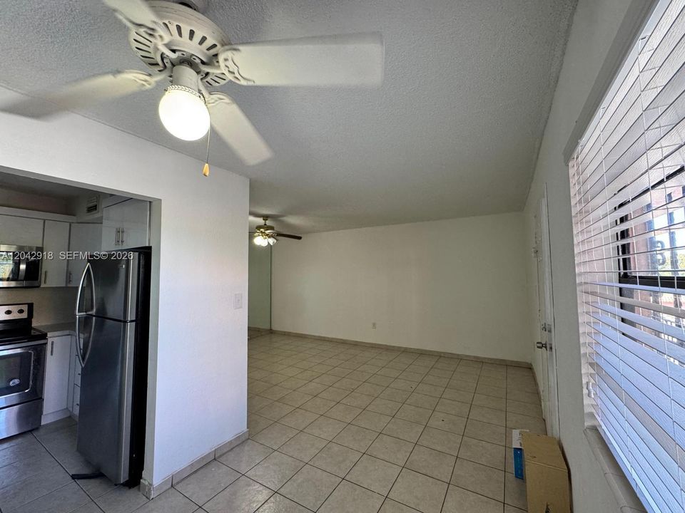 For Rent: $1,950 (2 beds, 2 baths, 760 Square Feet)