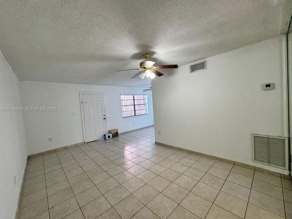 For Rent: $1,950 (2 beds, 2 baths, 760 Square Feet)