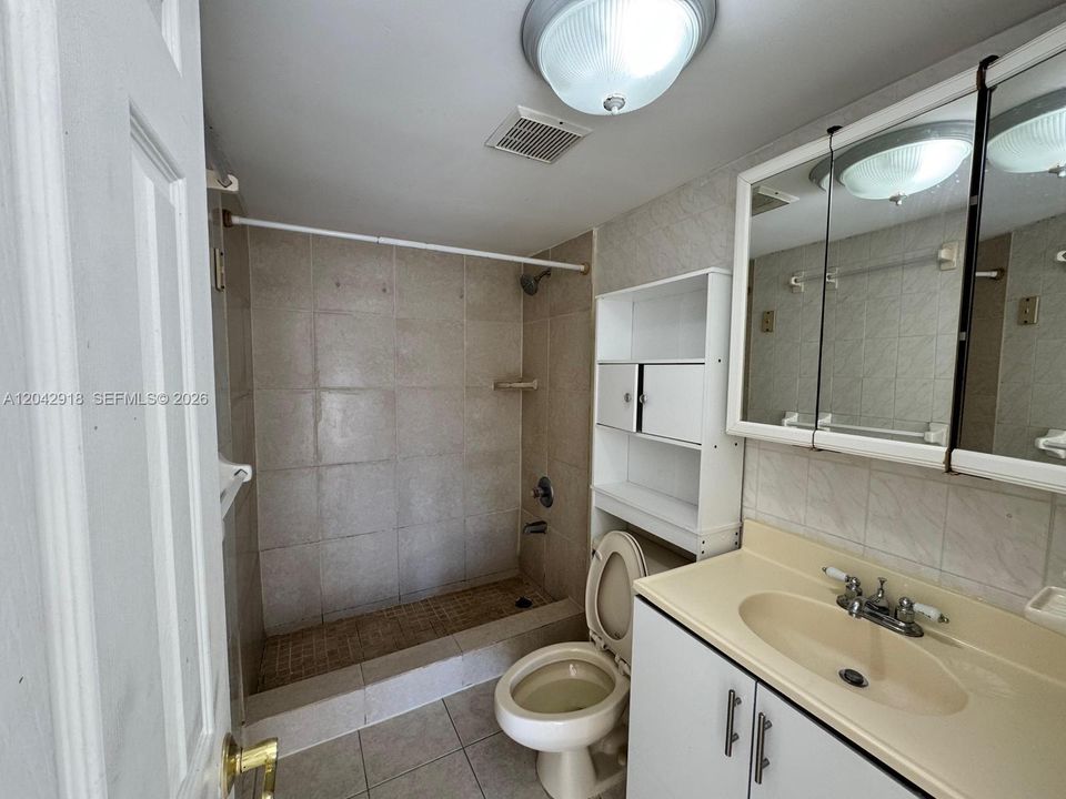 For Rent: $1,950 (2 beds, 2 baths, 760 Square Feet)