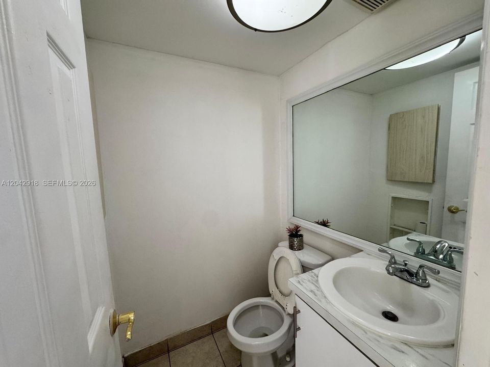 For Rent: $1,950 (2 beds, 2 baths, 760 Square Feet)