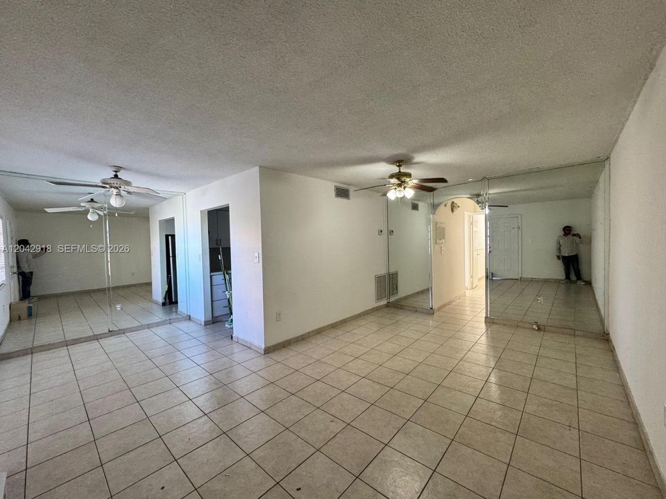 For Rent: $1,950 (2 beds, 2 baths, 760 Square Feet)
