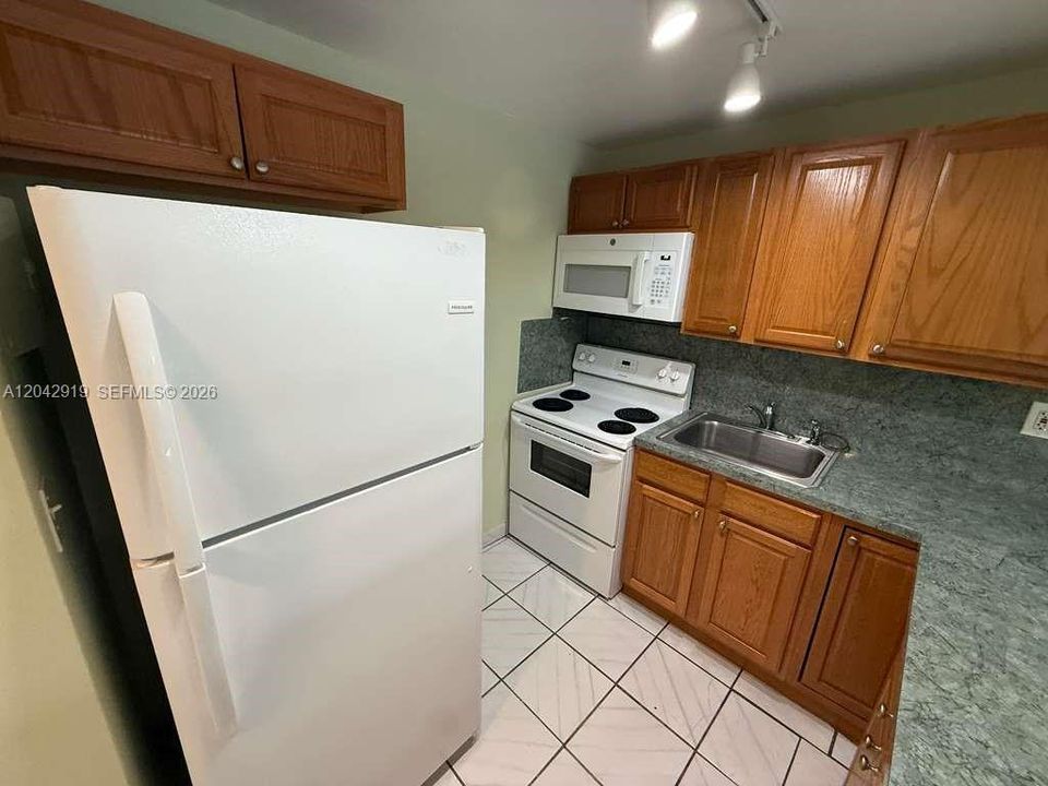 В аренду: $1,750 (1 спален, 1 ванн, 633 Квадратных фут)