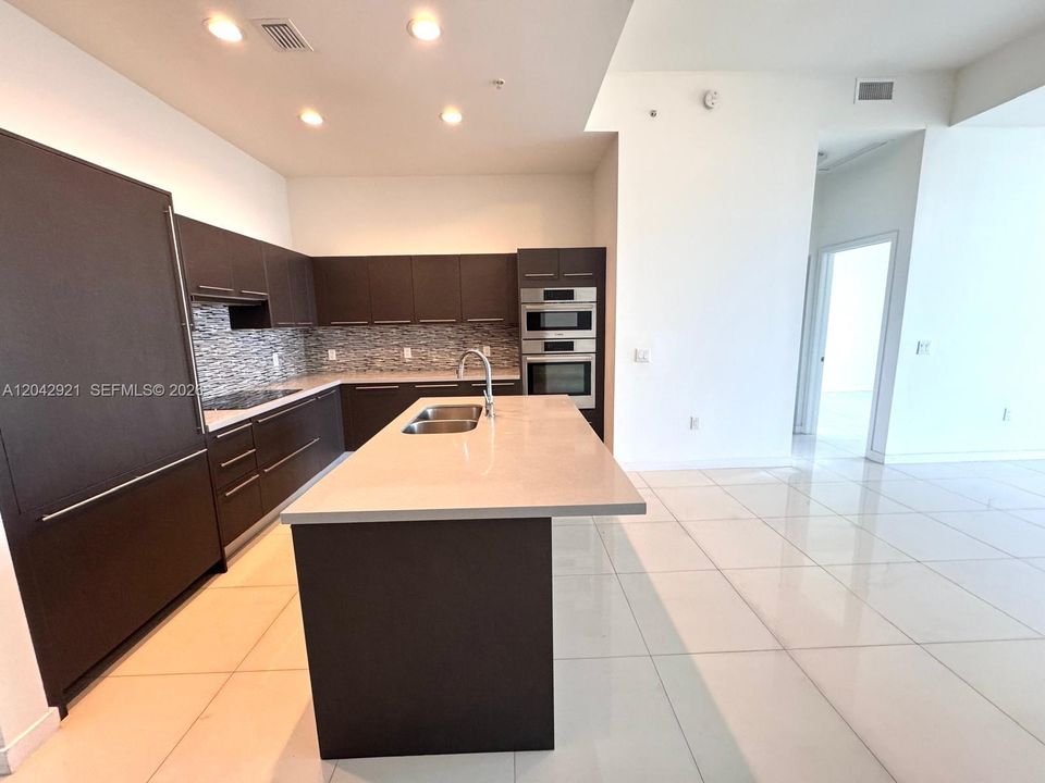 В аренду: $3,100 (2 спален, 2 ванн, 1244 Квадратных фут)