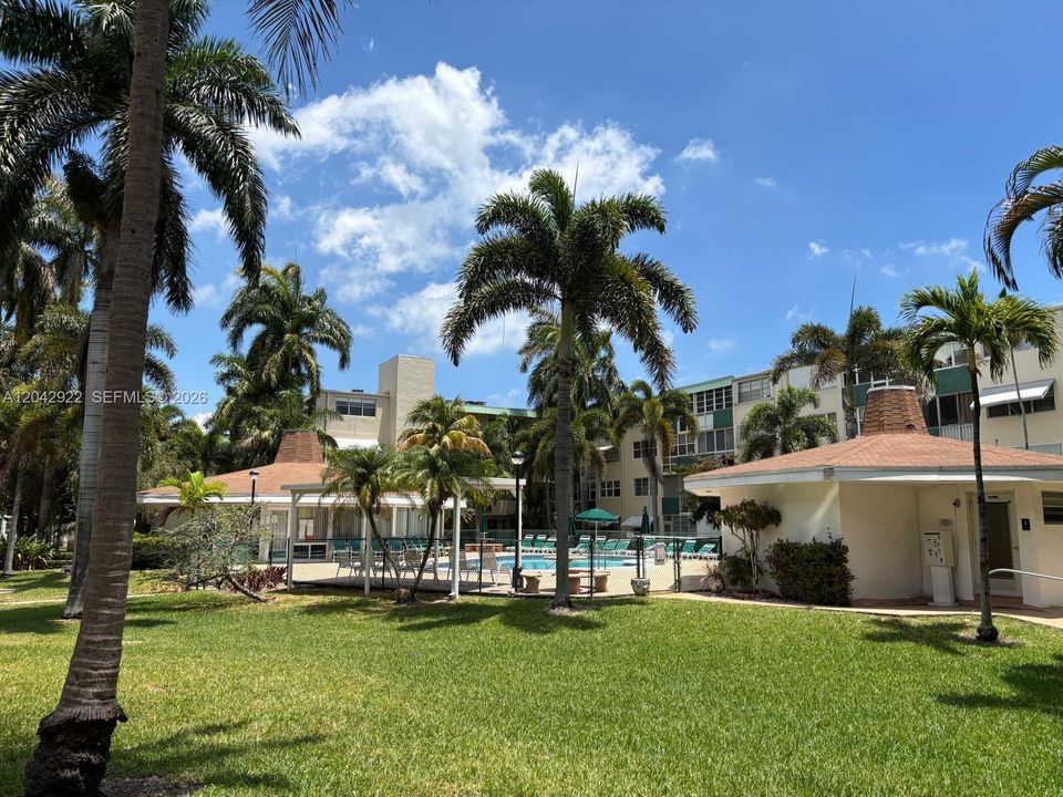 For Sale: $165,000 (1 beds, 1 baths, 678 Square Feet)