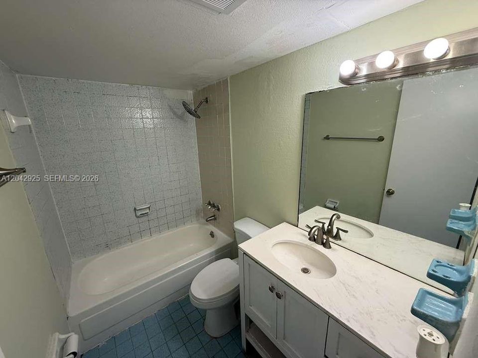 For Rent: $2,000 (2 beds, 2 baths, 1070 Square Feet)