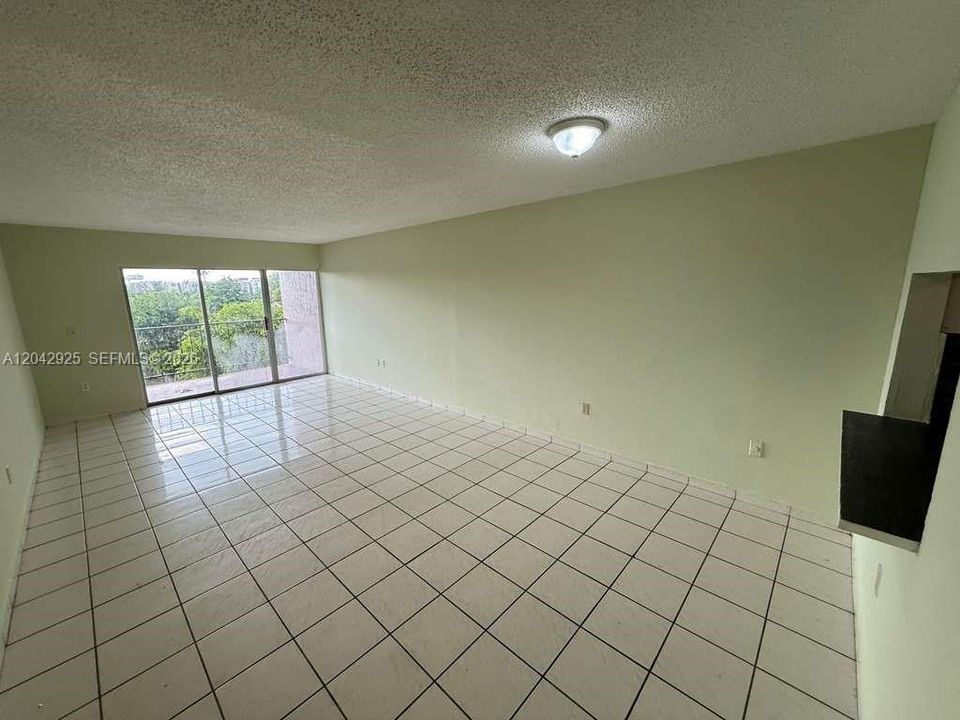 For Rent: $2,000 (2 beds, 2 baths, 1070 Square Feet)