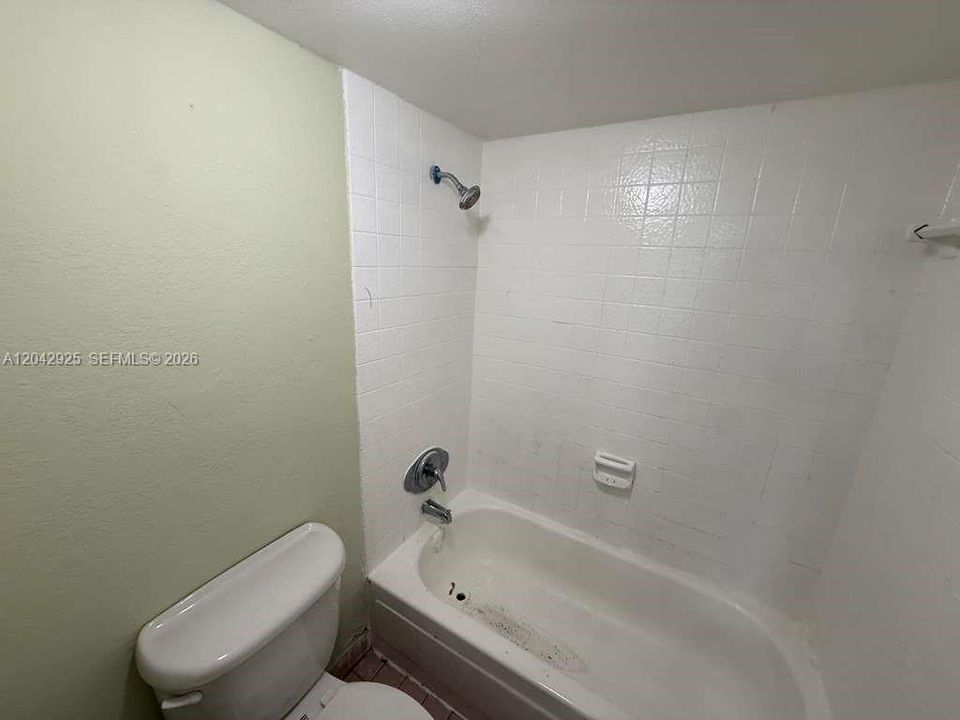 For Rent: $2,000 (2 beds, 2 baths, 1070 Square Feet)
