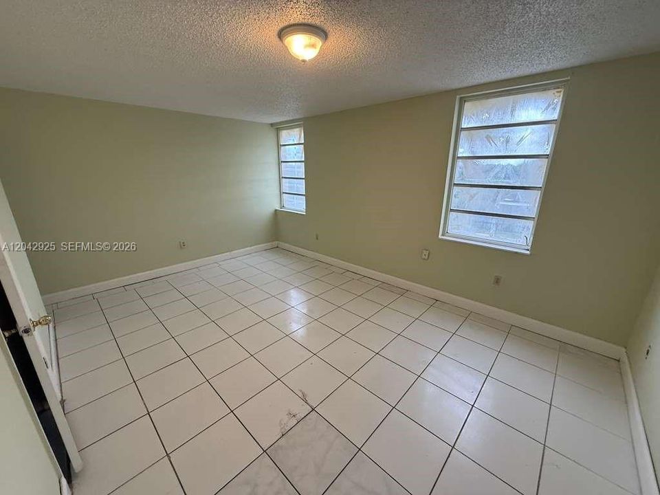 For Rent: $2,000 (2 beds, 2 baths, 1070 Square Feet)