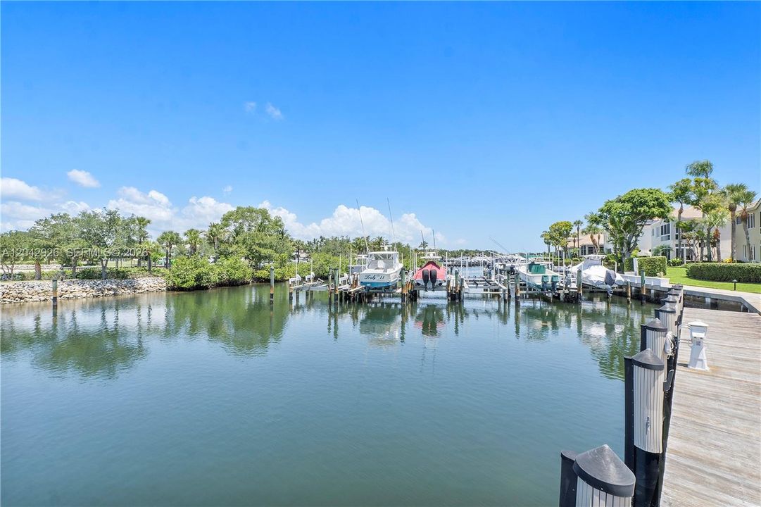 For Sale: $600,000 (2 beds, 2 baths, 1301 Square Feet)