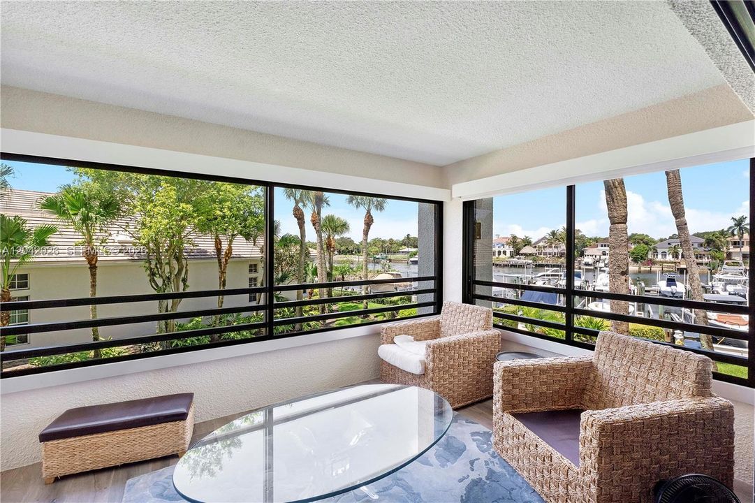 For Sale: $600,000 (2 beds, 2 baths, 1301 Square Feet)