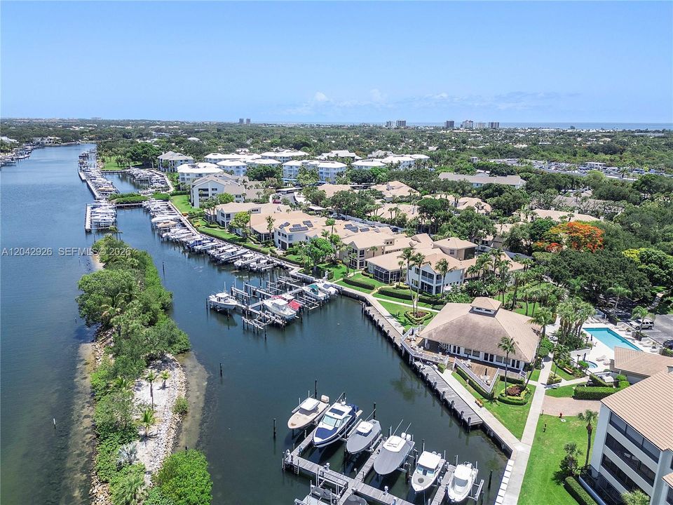 For Sale: $600,000 (2 beds, 2 baths, 1301 Square Feet)