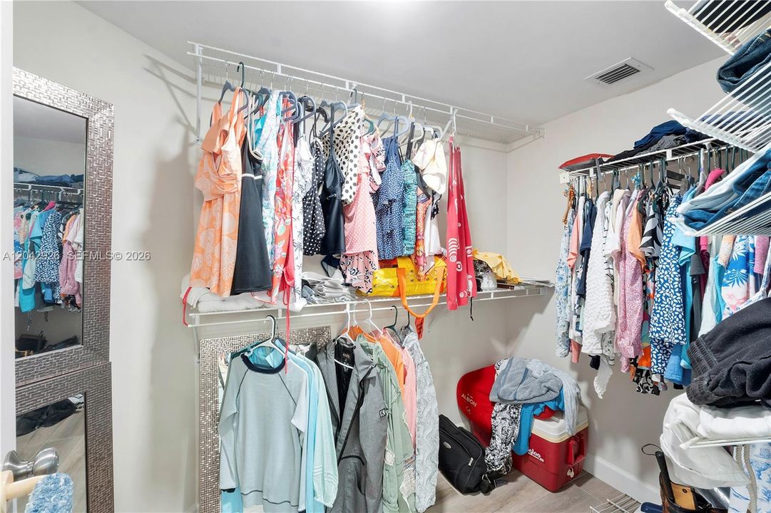 For Sale: $600,000 (2 beds, 2 baths, 1301 Square Feet)