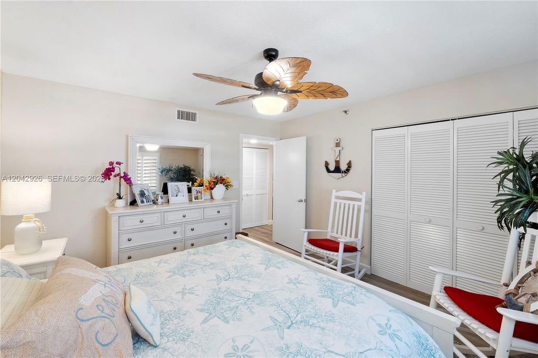 For Sale: $600,000 (2 beds, 2 baths, 1301 Square Feet)