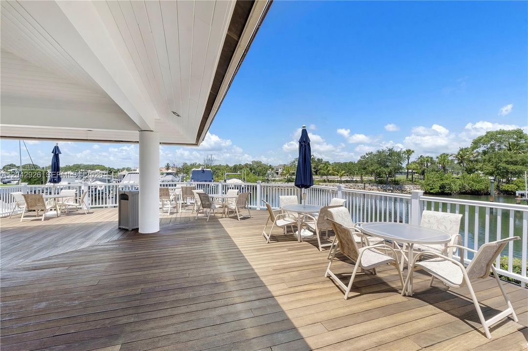 For Sale: $600,000 (2 beds, 2 baths, 1301 Square Feet)