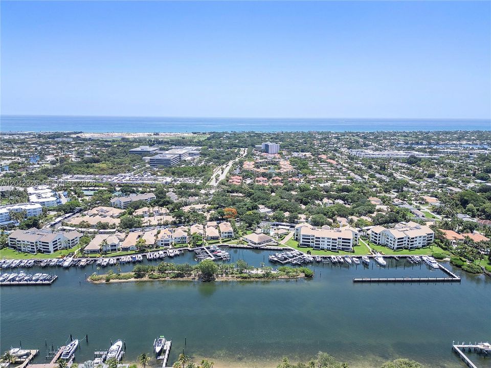 For Sale: $600,000 (2 beds, 2 baths, 1301 Square Feet)