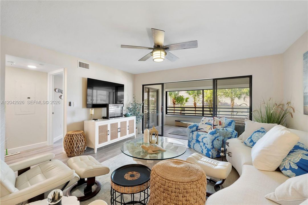 For Sale: $600,000 (2 beds, 2 baths, 1301 Square Feet)