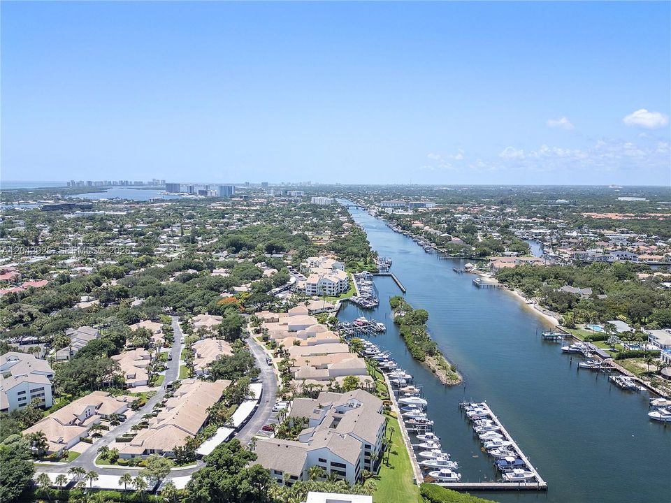 For Sale: $600,000 (2 beds, 2 baths, 1301 Square Feet)