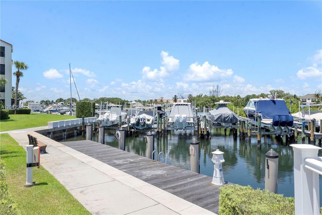 For Sale: $600,000 (2 beds, 2 baths, 1301 Square Feet)