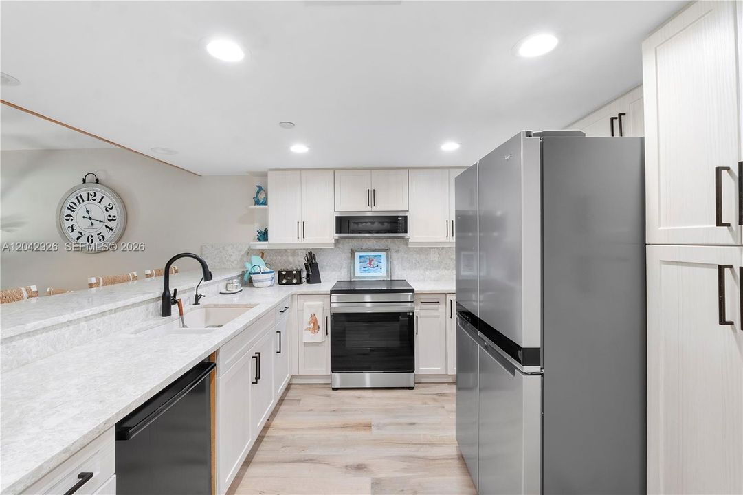 For Sale: $600,000 (2 beds, 2 baths, 1301 Square Feet)