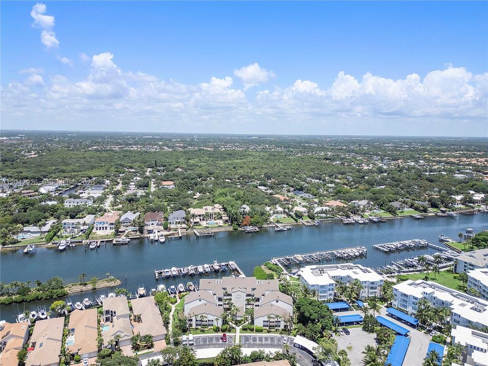 For Sale: $600,000 (2 beds, 2 baths, 1301 Square Feet)