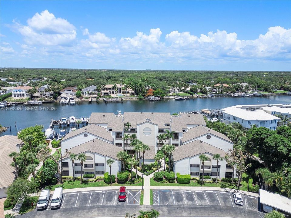 For Sale: $600,000 (2 beds, 2 baths, 1301 Square Feet)